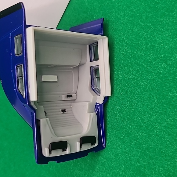 GOODYEAR TIRE 2006 Die Cast Tractor - Picture 9 of 9